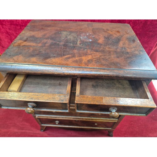 101 - Good quality miniature apprentice piece chest of drawers. Pine & mahogany carcass, with flame mahoga... 