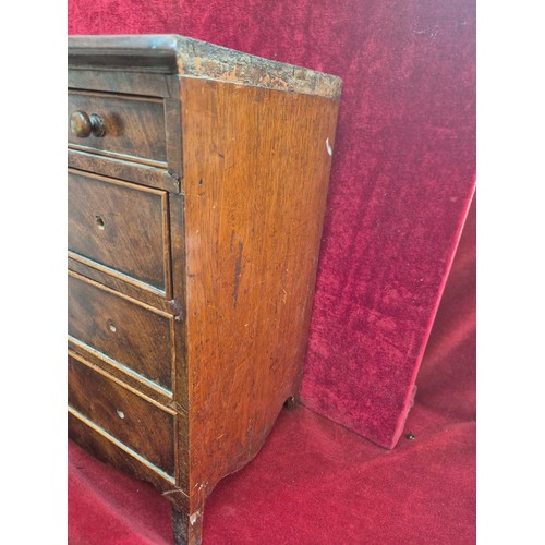 101 - Good quality miniature apprentice piece chest of drawers. Pine & mahogany carcass, with flame mahoga... 