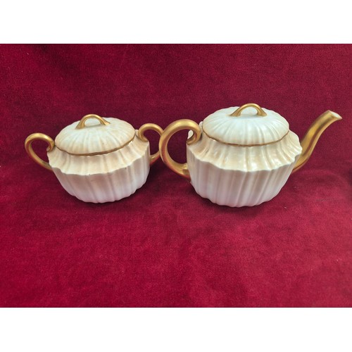 118 - Doulton Burslem 1920's tea set, 4x cups and saucers, sugar pot and teapot in the fluted scalloped sh... 