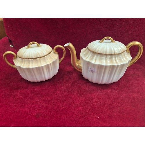 118 - Doulton Burslem 1920's tea set, 4x cups and saucers, sugar pot and teapot in the fluted scalloped sh... 