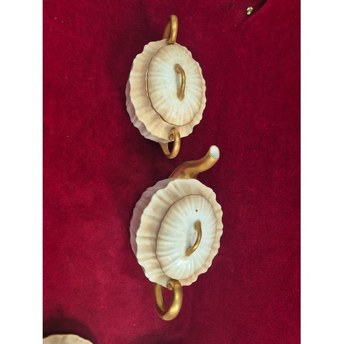 118 - Doulton Burslem 1920's tea set, 4x cups and saucers, sugar pot and teapot in the fluted scalloped sh... 