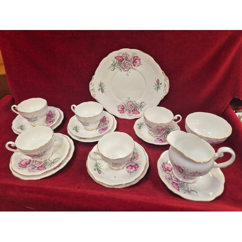 125 - Carnation pattern Royal Standard fine bone china tea set, including 5x tea cups, 6x saucers, 4x side... 