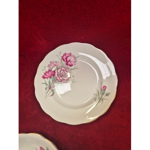 125 - Carnation pattern Royal Standard fine bone china tea set, including 5x tea cups, 6x saucers, 4x side... 