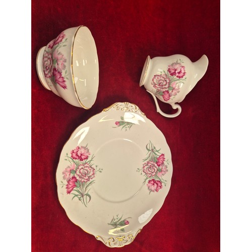 125 - Carnation pattern Royal Standard fine bone china tea set, including 5x tea cups, 6x saucers, 4x side... 