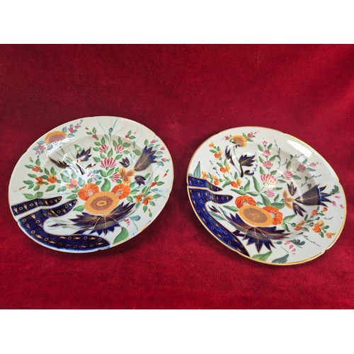 127 - Two early 19thC Coalport Imari plates, decorated with the polychrome and gilt 'Finger & Thumb' patte... 