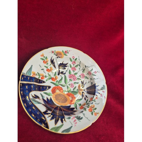 127 - Two early 19thC Coalport Imari plates, decorated with the polychrome and gilt 'Finger & Thumb' patte... 