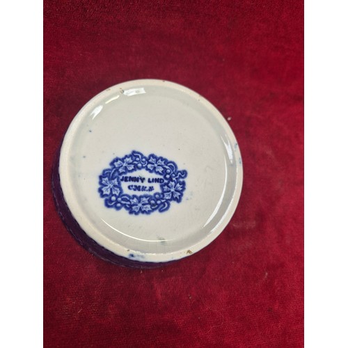 131 - A Victorian flow blue 'Jenny Lind' dish in an oak and E.P.N.S. swing handled table coaster/holder.
T... 