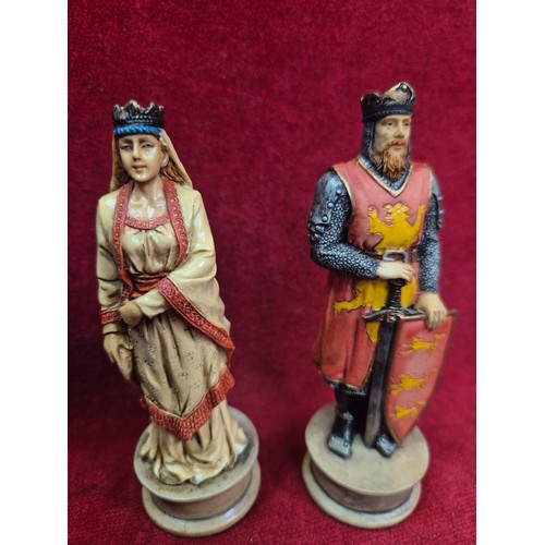 137 - Superb Veronese design chess set of hand painted resin figures. Templar Crusaders vs Saracens. Compl... 