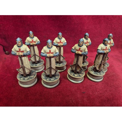 137 - Superb Veronese design chess set of hand painted resin figures. Templar Crusaders vs Saracens. Compl... 