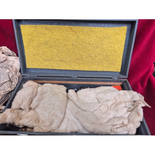 141 - Wooden box of vintage British and American radio valves, including examples from Brimar, National Un... 