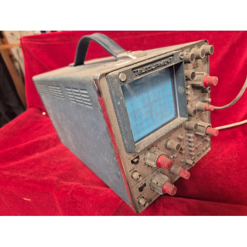 143 - Telequipment oscilloscope D67 - a dual-channel 25 MHz scope with a dual timebase. Made by Tektronix ... 