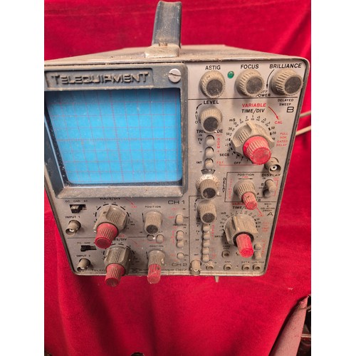 143 - Telequipment oscilloscope D67 - a dual-channel 25 MHz scope with a dual timebase. Made by Tektronix ... 