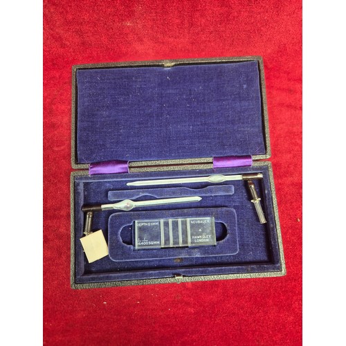 149 - A vintage Haemacytometer, used to determine the concentration of cells (like blood cells, bacteria, ... 