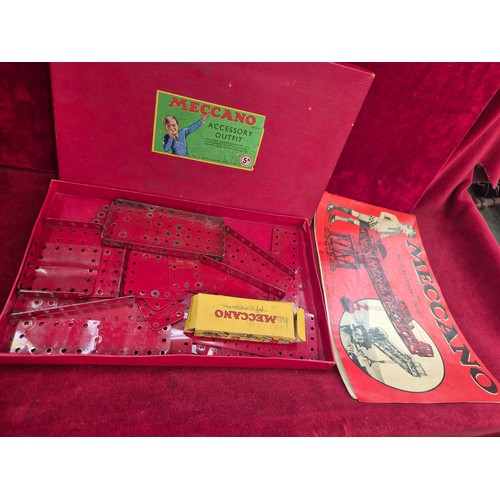 171 - 2 boxes of Vintage Meccano, No 5 & No 5A with associated instruction booklets
