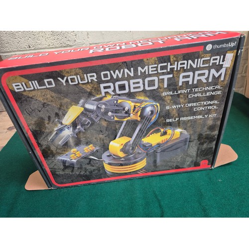 193 - Build Your Own Mechanical Robot Arm by Thumbs Up toys with box and softback book “Build your own Hum... 