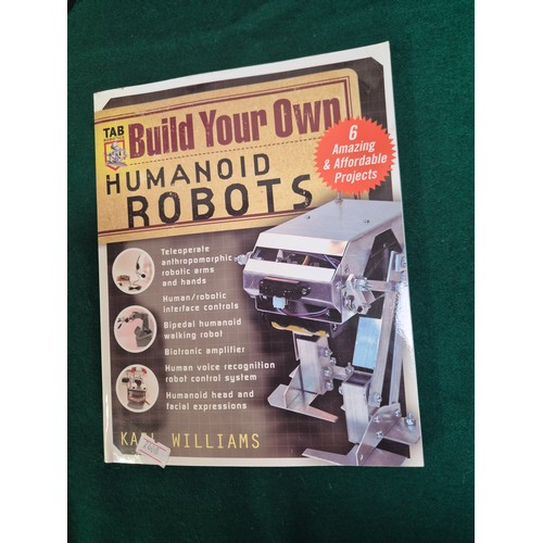 193 - Build Your Own Mechanical Robot Arm by Thumbs Up toys with box and softback book “Build your own Hum... 