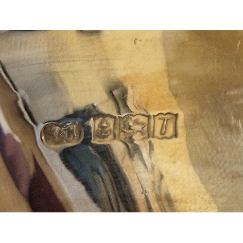 78 - English Sterling silver sauce or gravy boat Birm 1968 and a sterling silver ladle Birm 1969 - 166 gr... 