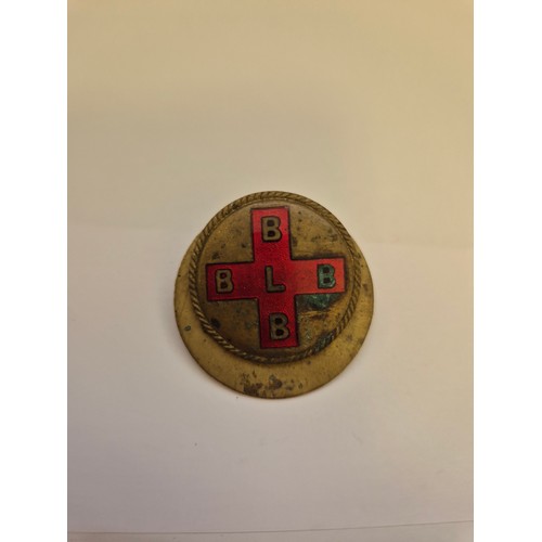 81 - Small collection of vintage badges including The Queens Bays cap badge, Austrian souvenir badges, pr... 