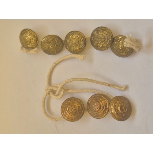 80 - Group of militaria WW1  & WW2 badges and buttons including Officer's Pips, 2 Buckinghamshire Battali... 