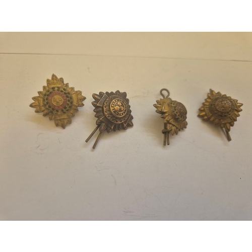 80 - Group of militaria WW1  & WW2 badges and buttons including Officer's Pips, 2 Buckinghamshire Battali... 