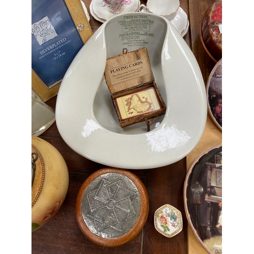 158 - Vintage job lot - a mixed collection of collectibles, including a Grimwades Perfection bed pan, hand... 
