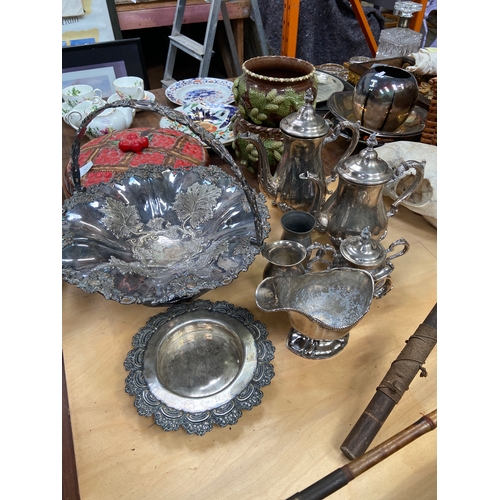 158A - Lot of silver plated items, including Walker & Hall fruit basket, wine coaster, gravy boat, creamer,... 