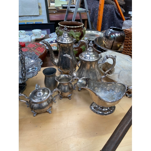 158A - Lot of silver plated items, including Walker & Hall fruit basket, wine coaster, gravy boat, creamer,... 