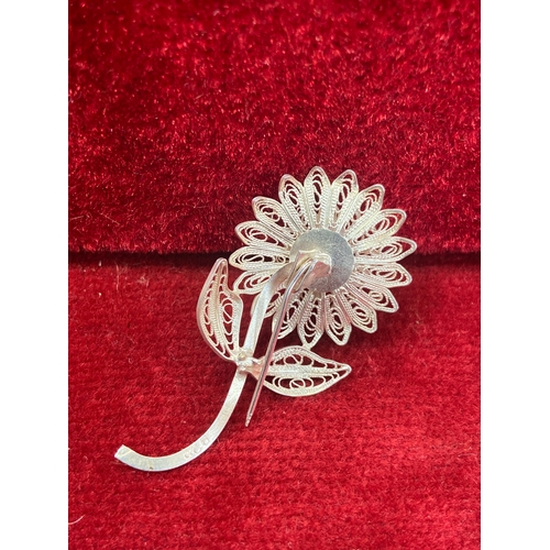 86A - Vintage brooches - 925 silver fine filigree wire flower brooch, marked 925 on the reverse of the ste... 