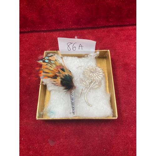 86A - Vintage brooches - 925 silver fine filigree wire flower brooch, marked 925 on the reverse of the ste... 