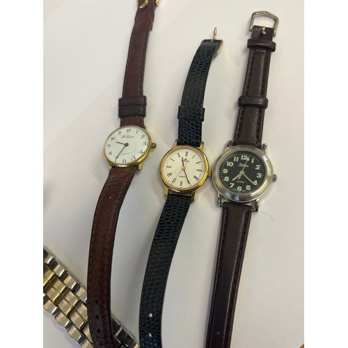 14 - A MIXED BAG OF WATCHES