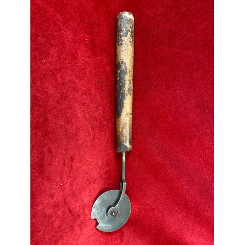 49 - Antique leather bookbinder's gilding roller or pallet - Bookbinding wheel - With a brass wheel for h... 