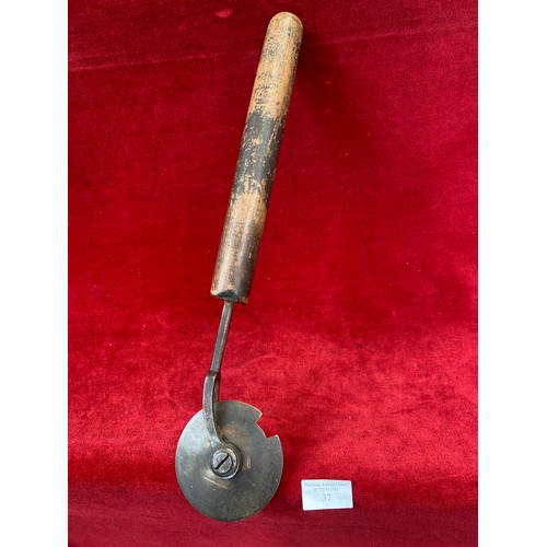 49 - Antique leather bookbinder's gilding roller or pallet - Bookbinding wheel - With a brass wheel for h... 