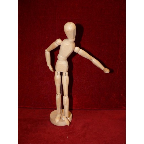 70 - ARTISTS WOODEN POSEABLE MANNEQUIN