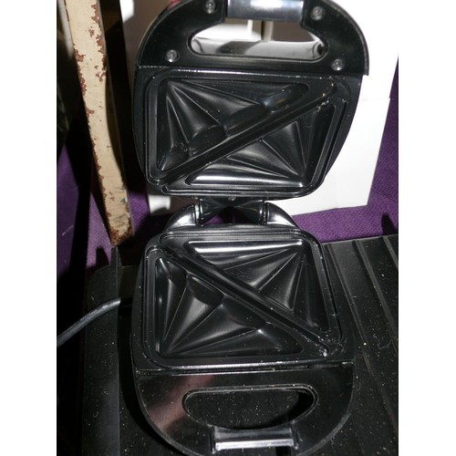 161 - GEORGE FORMAN GRILL AND A COOKWORKS SINGLE SANDWICH TOASTER