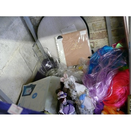 173B - MIXED LOT TO INCLUDE AN EXERCISE STEPPER, ADVERTISING GLASSES, GOLF BALLS PLUS MORE