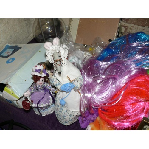 173B - MIXED LOT TO INCLUDE AN EXERCISE STEPPER, ADVERTISING GLASSES, GOLF BALLS PLUS MORE