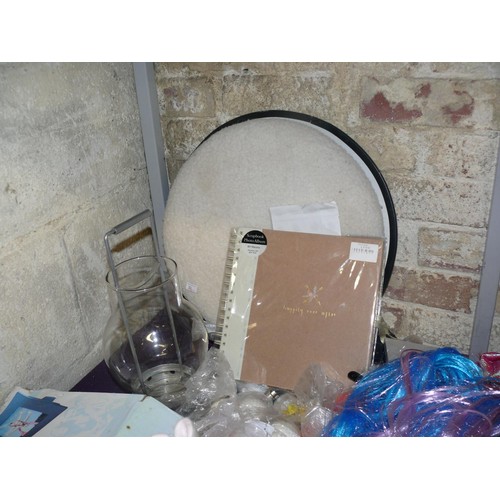 173B - MIXED LOT TO INCLUDE AN EXERCISE STEPPER, ADVERTISING GLASSES, GOLF BALLS PLUS MORE