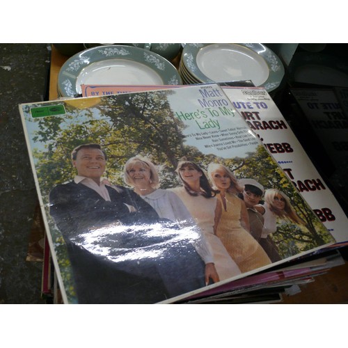 195 - LARGE COLLECTION OF LP RECORDS TO INCLUDE FRANK SINATRA, TONY BENNETT, BLACK & WHITE MINSTRELS PLUS ... 