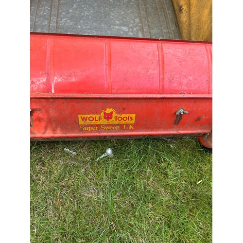 400 - Large Garden & Lawn sweep by Wolf Tools “Super Sweep UK”. Tried out on a lawn & works remarkably wel... 