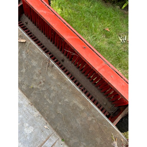 400 - Large Garden & Lawn sweep by Wolf Tools “Super Sweep UK”. Tried out on a lawn & works remarkably wel... 