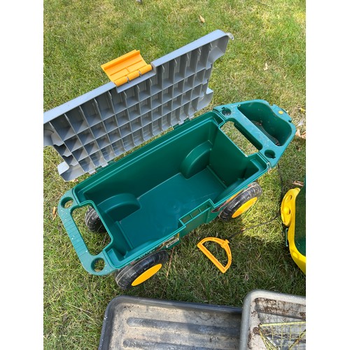 401 - ‘Move n Groove’ garden tool box trolley seat, a lawn seed / fertiliser spreader by evergreen, plasti... 