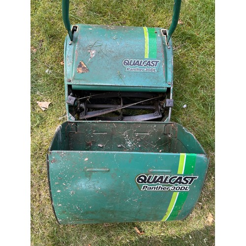 408 - Qualcast Panther 30DL manual lawnmower with grass box. Oiled & working well.