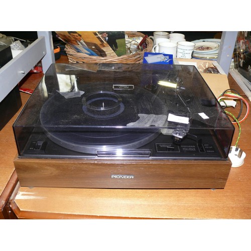 163 - Pioneer stereo turntable PL120