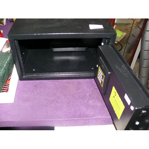 60 - Digital home safe S-168E