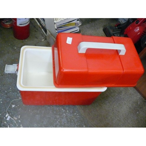 142 - Retro Red cool box