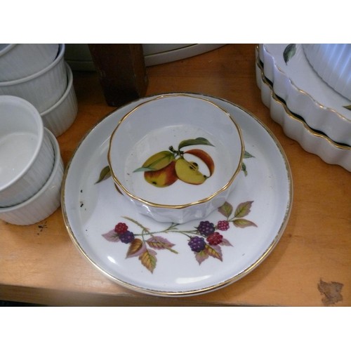 172 - Large collection of Royal Worcester Evesham china to include a tureen, oven dishes, ramekins, servin... 