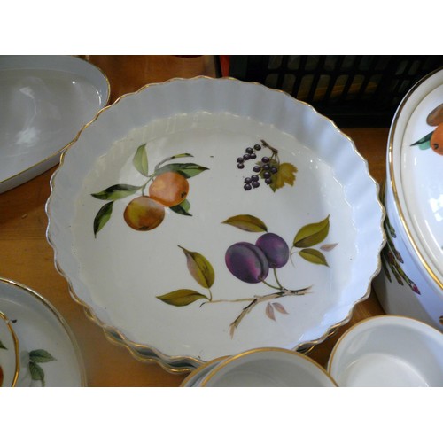 172 - Large collection of Royal Worcester Evesham china to include a tureen, oven dishes, ramekins, servin... 