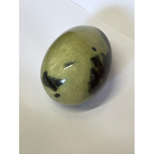 1 - A CARVED EGG OF CHYTHA SERPENTINE STONE FROM SOUTH AFRICA
