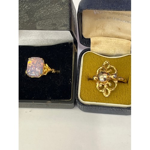 50 - Tray of costume jewellery rings and earrings