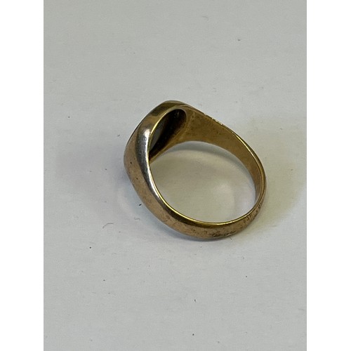 17 - A LOVELY 9CT GOLD AND JET SIGNET RING SIZE P 1/2 EIGHT 4.76 GR